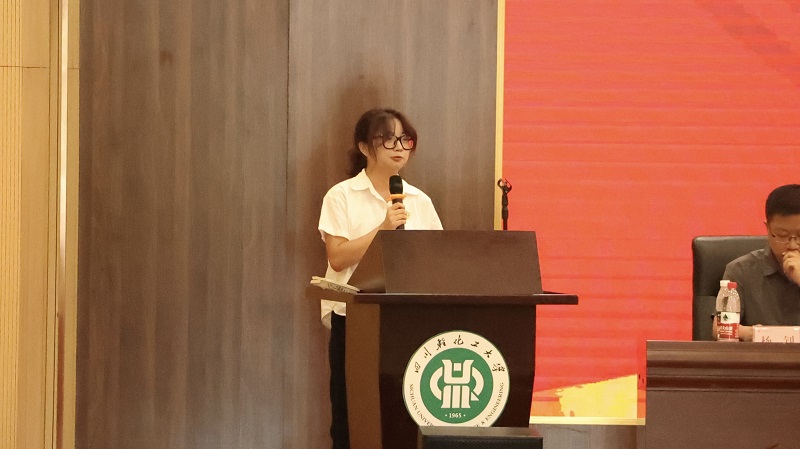 22级学生代表郑茜发言.jpg