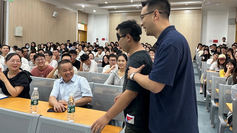优秀校友报告会 游戏特写.png