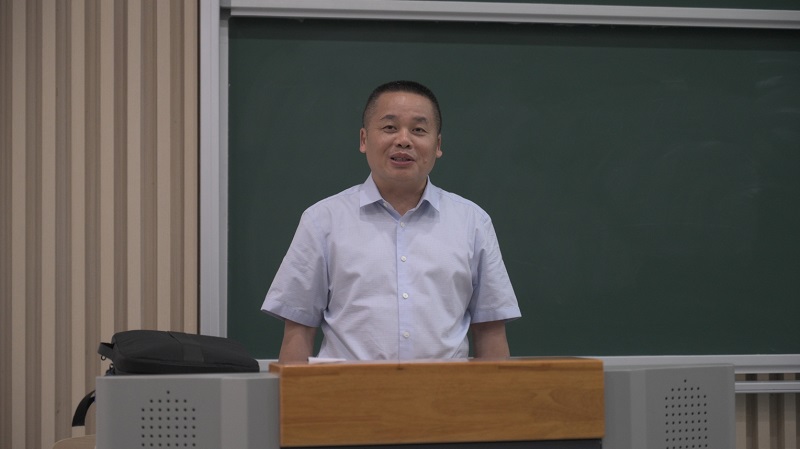 邓中文院长发言.png