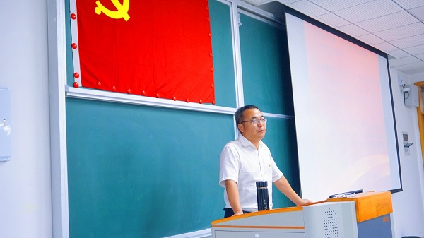 新党员宣誓和钟书记党课13_副本.jpg