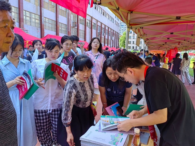 发表 (2).jpg