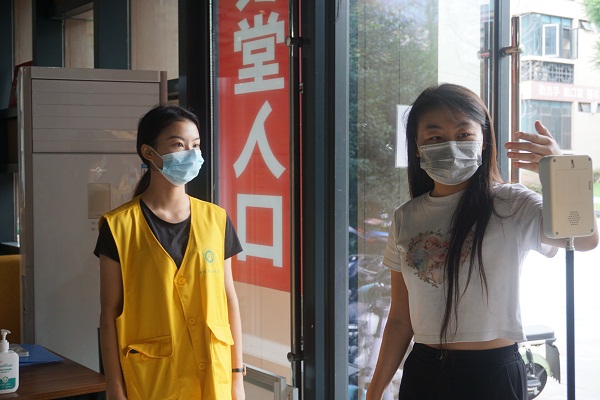 食堂秩序维护 曹云颖摄 (2).JPG