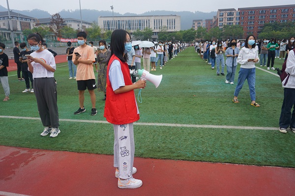 核酸检测秩序维护 曹云颖摄.JPG