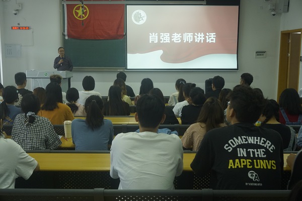 2021.5.19五四表彰大会暨新团员入团宣誓 4.JPG