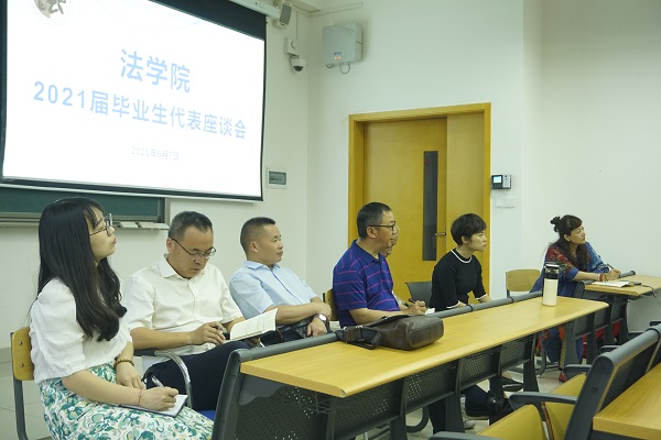 毕业生代表座谈会 (6).JPG