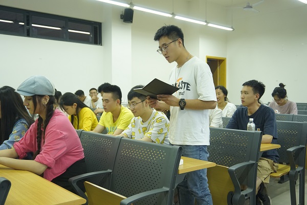 毕业生代表座谈会 (3).JPG