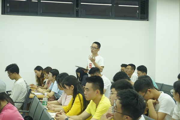 毕业生代表座谈会 (7).JPG