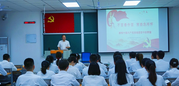 新党员宣誓和钟书记党课12_副本.jpg