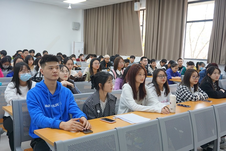 考研交流会同学听讲 曹云颖摄  (2).JPG