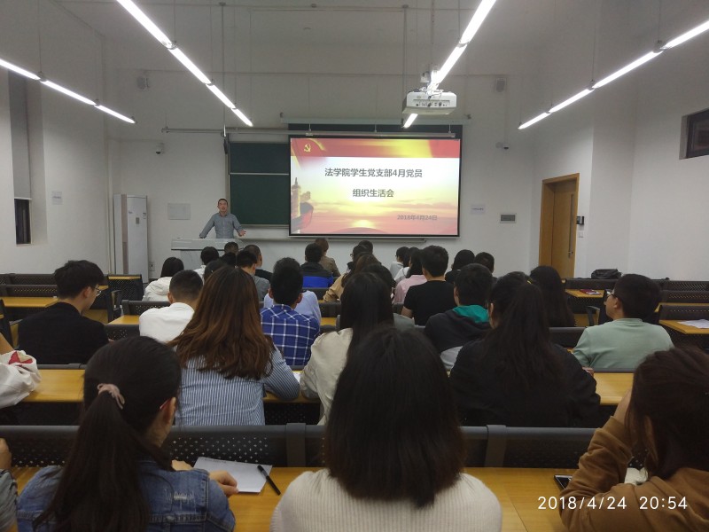 侯吕老师讲话.jpg