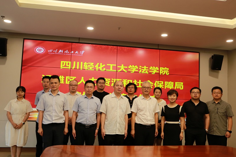全体参会人员合影留念.jpg