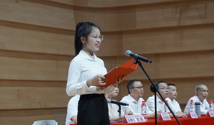 2022新生开学典礼 李雨欣摄  (1).JPG