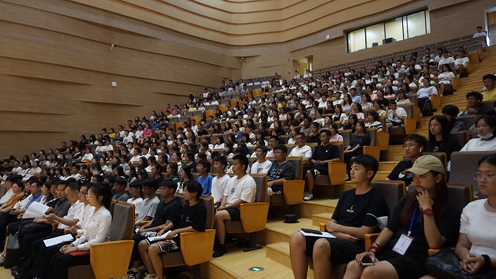 2022新生开学典礼 李雨欣摄  (5).JPG