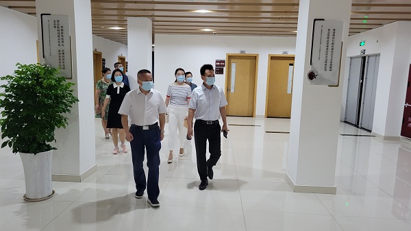 庹校长走访 (1).jpg