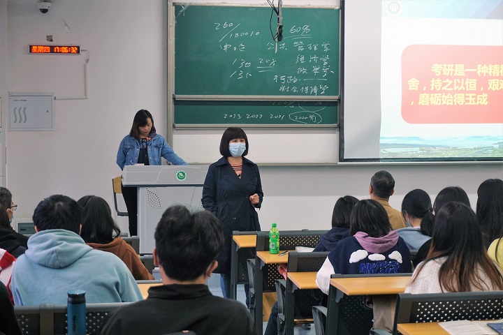 孟兰芳老师解答疑惑 陈娇摄.JPG