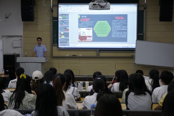 法学院2020年公考经验交流会 (2).JPG