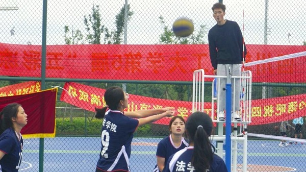 法学院排球比赛张林鑫摄（4）.jpg