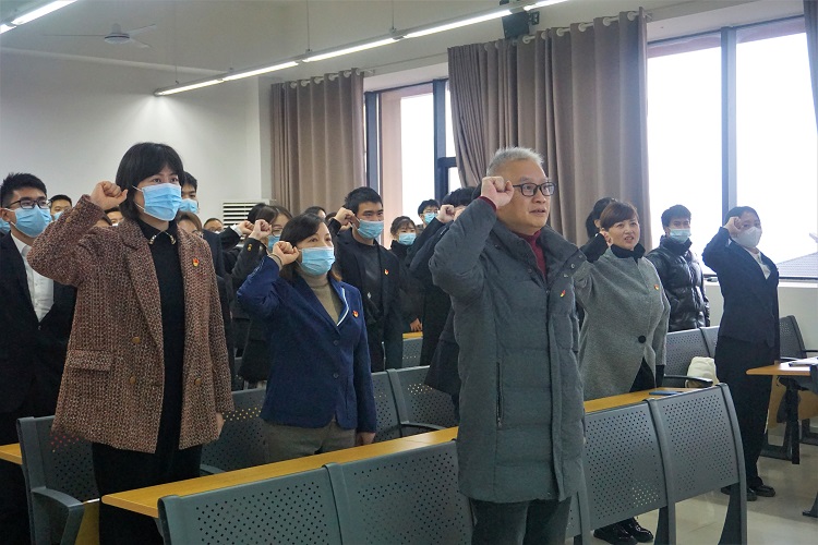 预备党员宣誓 曹云颖摄 (1).JPG