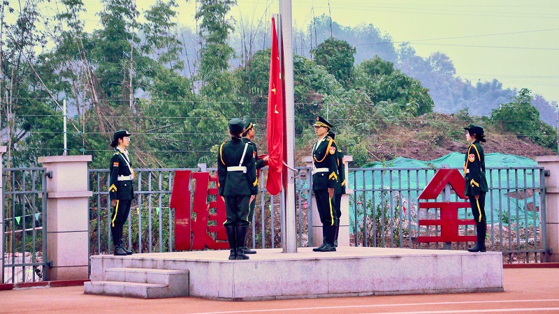 升旗仪式-王一帆摄（4）.jpg